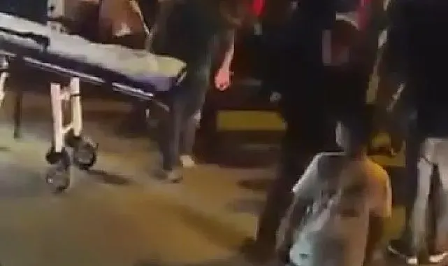 Yolun karşısına geçerken otomobil çarptı: 1'i ağır 2 yaralı