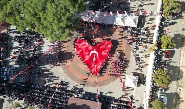 Kuyucak'ta Cumhuriyet coşkusu meydanlara sığmadı