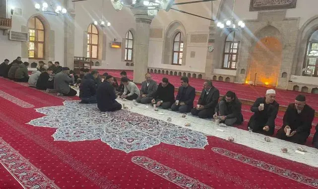 Elazığ'da tarihi camide sabah namazı buluşmaları
