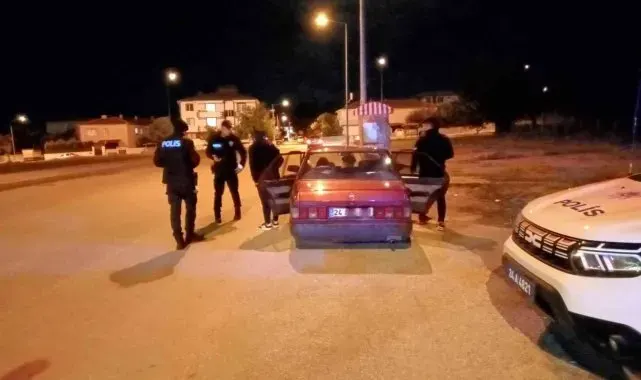 Polisten kız yurtları önünde sıkı denetim