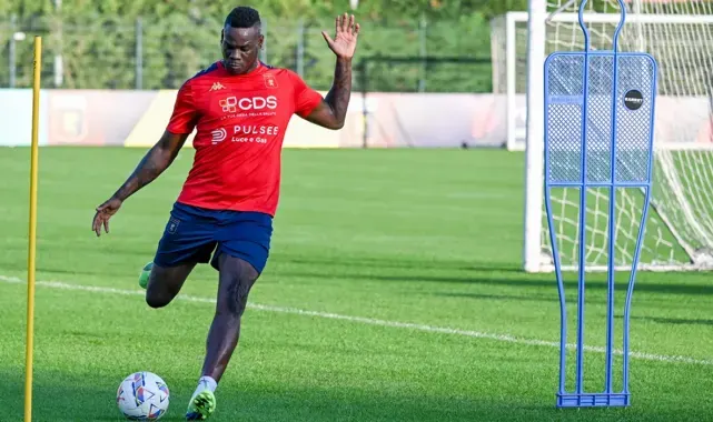 Mario Balotelli, Genoa'ya imza attı