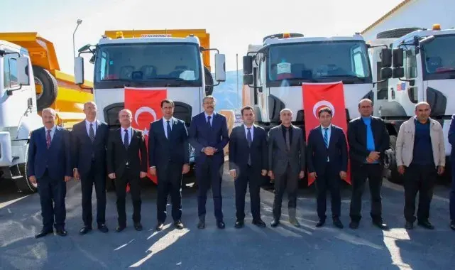 Hakkari'de temizlikte kullanılacak 37 araç için teslim düzenlendi