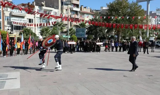 Edremit'te Cumhuriyet'in 101. yılı kutlamaları coşkuyla başladı