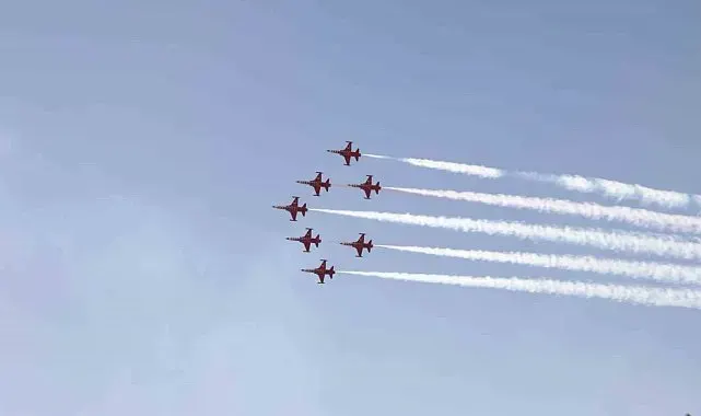 Türk Yıldızları, 30 Ağustos'ta Zafertepeçalköy semalarını renklendirdi