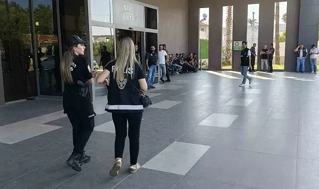 Kazazedelerin yakınlarının Taşucu Limanı'ndaki endişeli bekleyişleri sürüyor