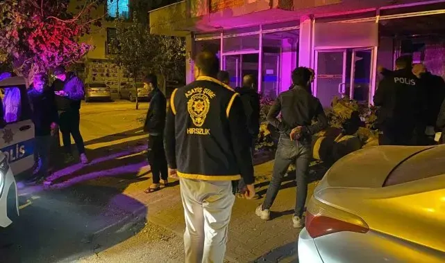 Hasarlı binadan hırsızlık yapan 4 şüpheli yakalandı