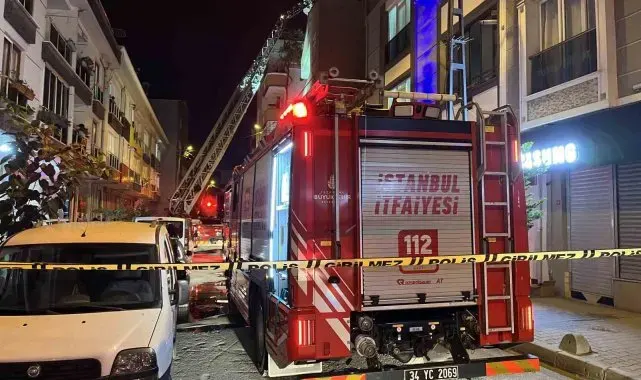 Küçükçekmece'de çatıda mangal keyfi yangınla bitti