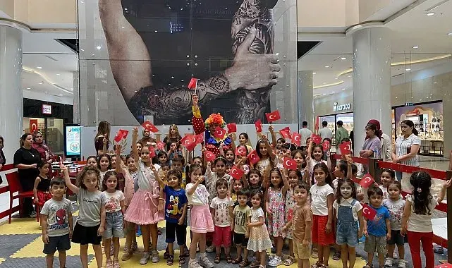 Mardian Mall'da 30 Ağustos Zafer Bayramı coşkusu çocuklarla birlikte yaşandı