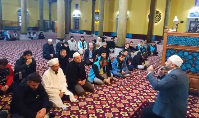 Kütahya'da üniversite öğrencileri sabah namazında buluştu