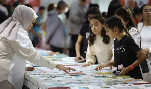 Antalya Kitap Fuarı'na ilk günden yoğun ilgi