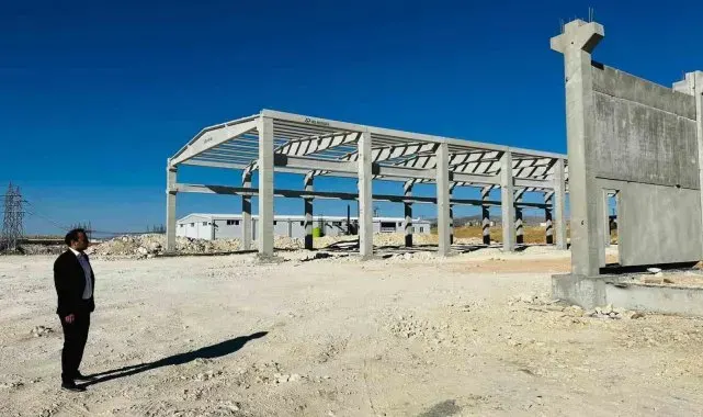 Fabrika inşaatları inceleniyor
