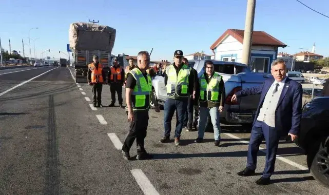 Kütahya'da orman emvali yüklü araçlara mobil denetim
