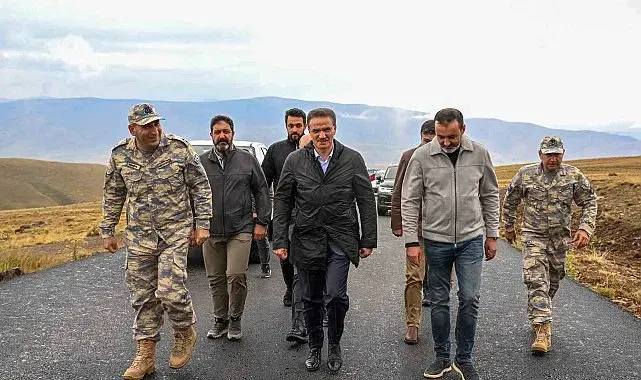 Kargapazarı Dağı'nda Hava Radar Mevzi Komutanlığı yolu sıcak asfaltla yenileniyor