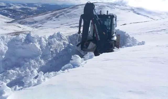 Kar yağınca yaylada mahsur kalan vatandaşlar kurtarıldı