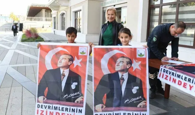 10 bin Ata posteri dağıtılmaya başlandı
