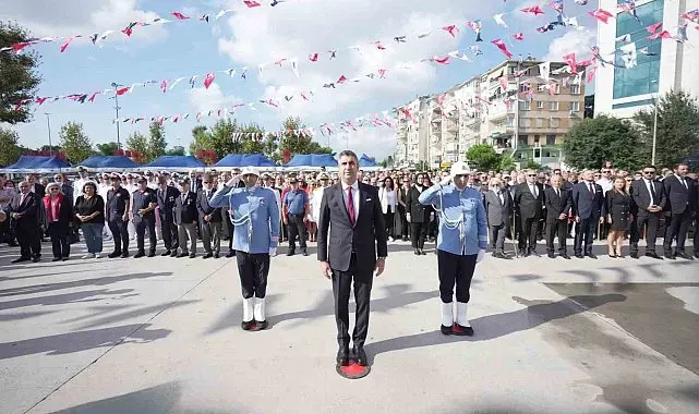 Kartal'da 30 Ağustos coşkusu çelenk töreniyle başladı
