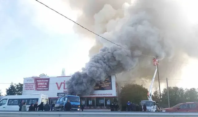Kırklareli'nde mobilya mağazasında yangın