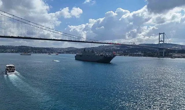 30 Ağustos'ta Deniz Kuvvetleri gemileri İstanbul Boğazı'ndan geçiş yaptı