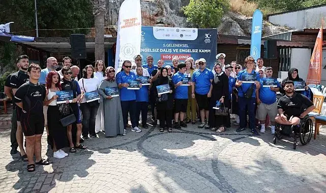 Engelli sporcular, 30 Ağustos Zafer Bayramı için su altında Türk bayrağı açtı