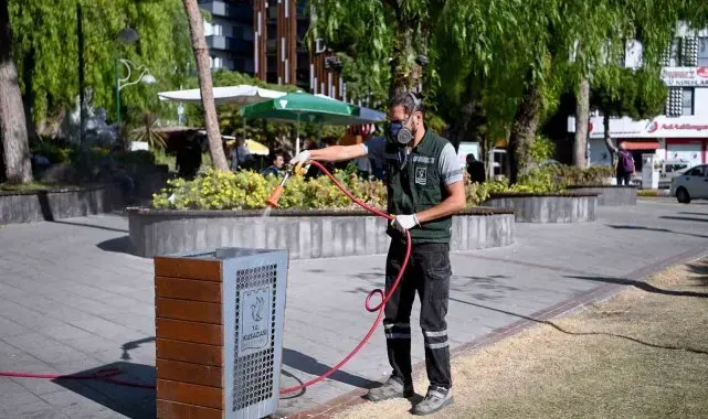 Kuşadası Belediyesi ilaçlama çalışmalarına devam ediyor