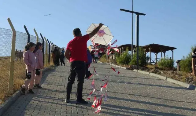 Gercüş'te uçurtma şenliği renkli görüntülere sahne oldu