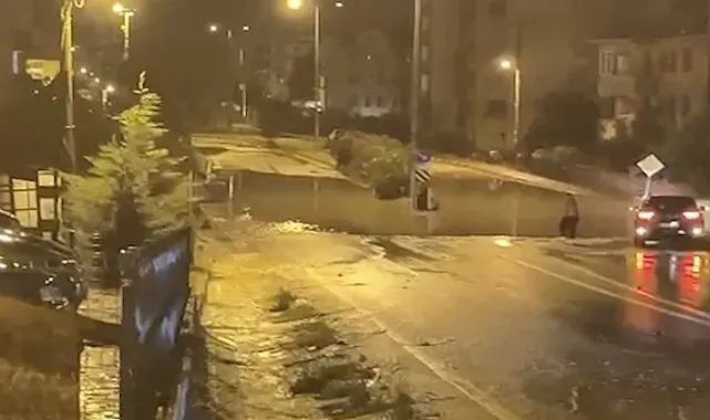 Kuvvetli sağanak ilçede su baskınlarına sebep oldu