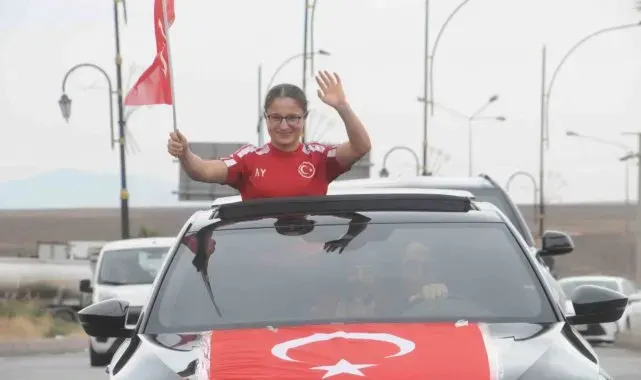 Avrupa şampiyonu sporcuya memleketi Cizre'de görkemli karşılama