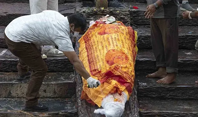 Nepal'de can kaybı 734'e yükseldi
