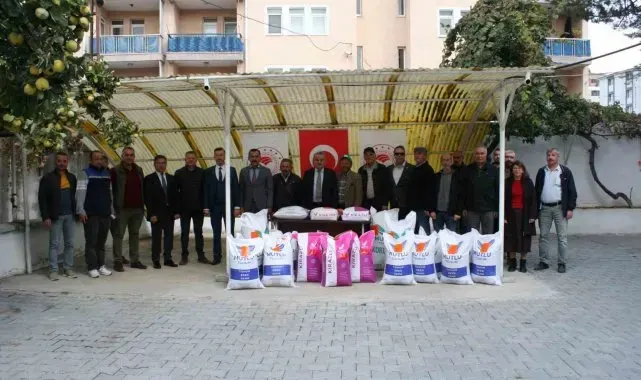 Bozüyük'te çiftçilere yem bitkisi tohumu dağıtıldı