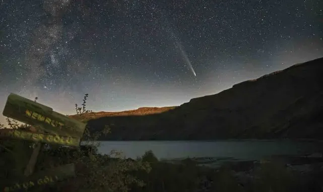 Nemrut Krater Gölü'nde Atlas kuyruklu yıldızı görüntülendi