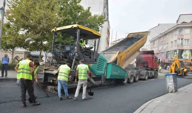 Esenyurt'ta bozuk olan yollar yenileniyor