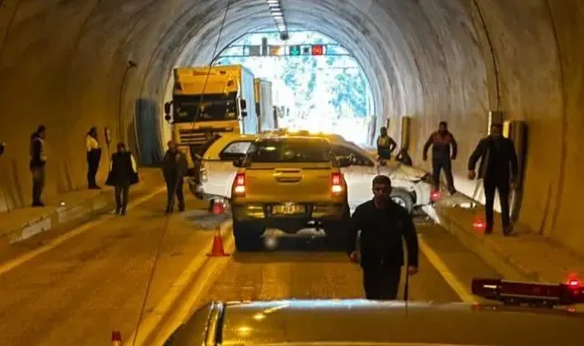 Artvin'de tünel içinde trafik kazası: Biri bebek 3 yaralı