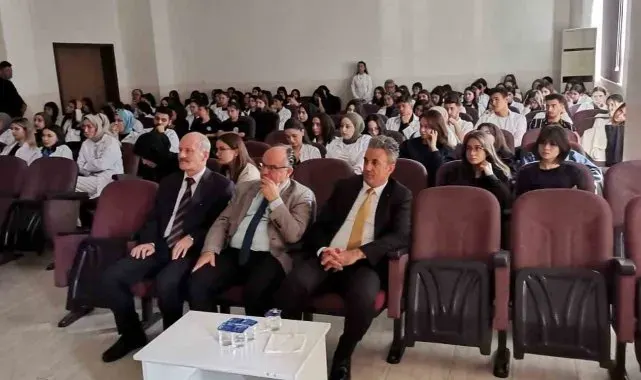 Bilecik'te öğrencilere süt ve kek ikramı yapıldı
