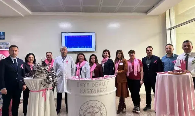 Meme kanserine pembe kurdelelerle dikkat çektiler