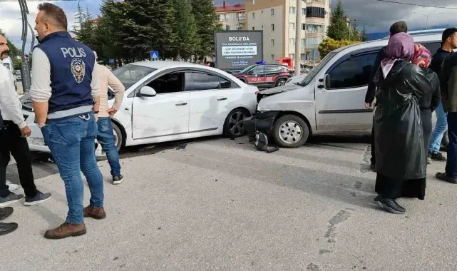 Kavşakta çarpıştılar
