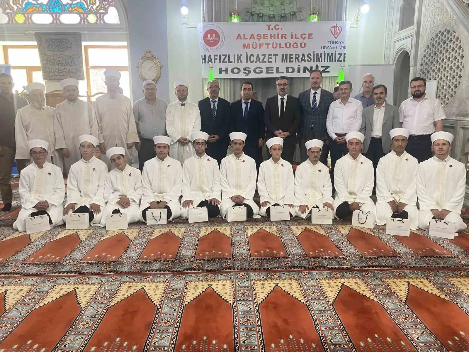 Alaşehir’de 11 öğrenci hafızlık icazeti aldı