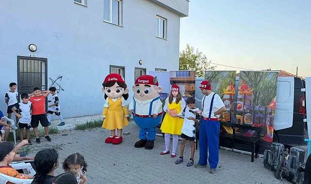 'Turgut ve Lulu' Sokak Tiyatrosu ile çocuklarla buluştu