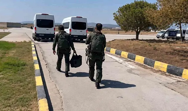 Bandırma'dan kalkan savaş uçakları Karadeniz semalarında eğitim uçuşu yaptı