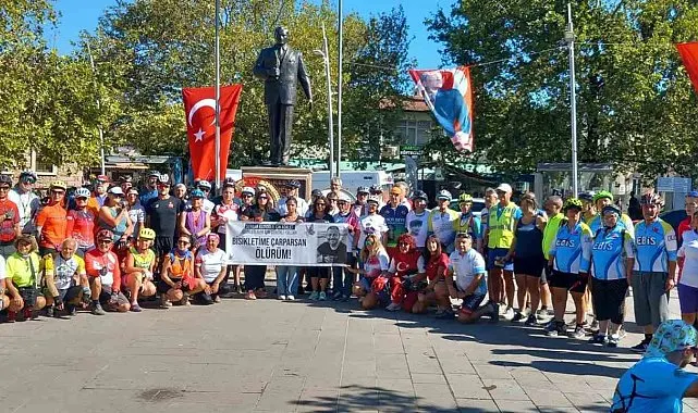 Gömeç'te bisikletçiler kazalarda kaybettikleri arkadaşlarını andı