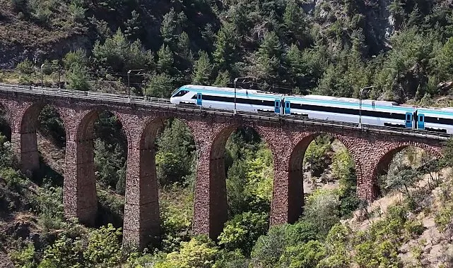 "Test süreçleri başarıyla devam eden Milli Elektrikli Hızlı Tren'imiz saatte 250 kilometre hıza ulaştı"