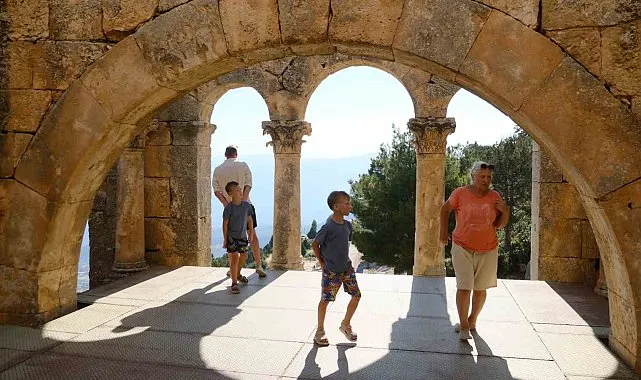 UNESCO listesindeki Alahan Manastırı zamana direniyor