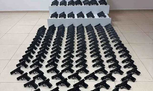 Konya'da polisten kaçakçılık operasyonu: 228 adet ruhsatsız tabanca ele geçirildi