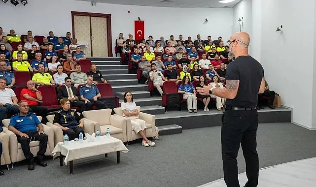 Polisten toplumsal farkındalık etkinliği