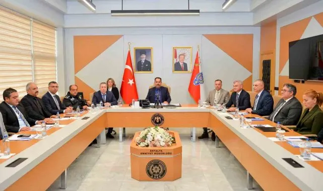 Polisten yılbaşı tedbirleri ve yılsonu değerlendirme toplantısı
