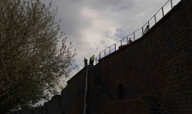 UNESCO listesindeki Diyarbakır Surları'na demir korkuluk takıldı